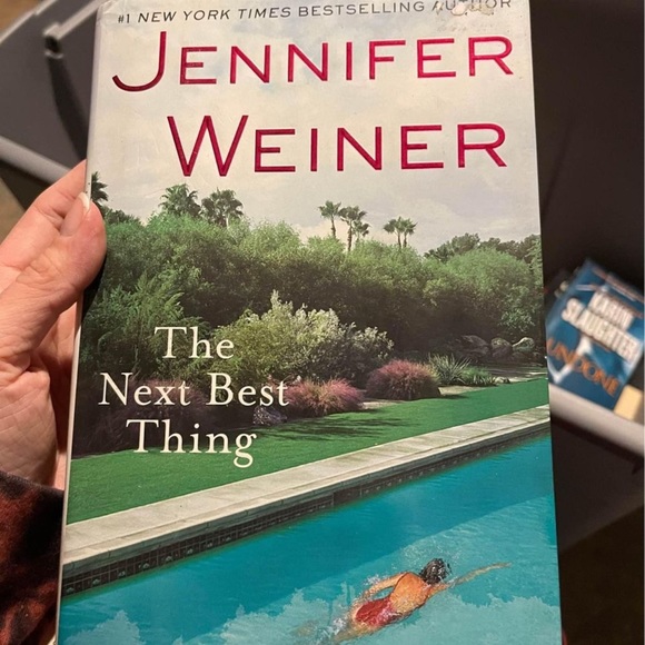 Books - Picture 3 of 16